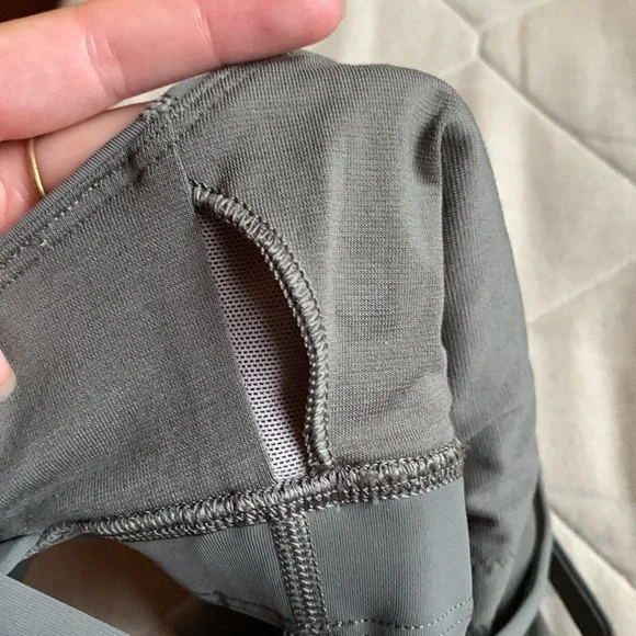 Women's Lululemon Energy Sports Bra High Neck Long Line Tough Size 4 B/C Cup - Picture 6 of 8